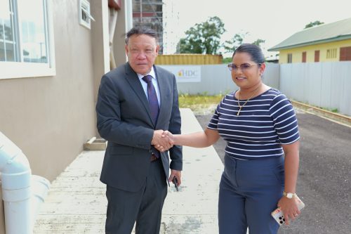Minister-Mohit-greets-Minister-Lee